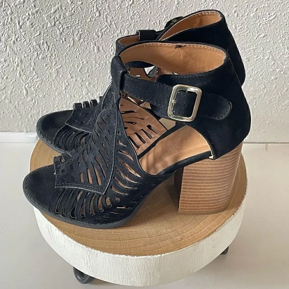 EUC Charlotte Russe Womens Black Heeled Sandals Size 6
